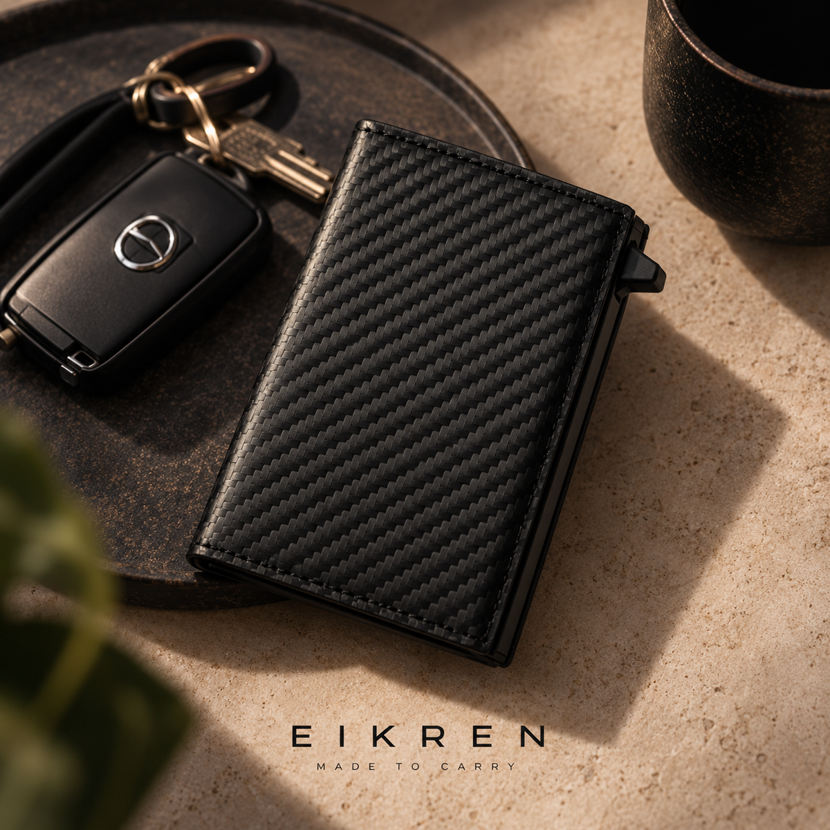 Slim Wallet Pro sammen med nøkler i hverdagen